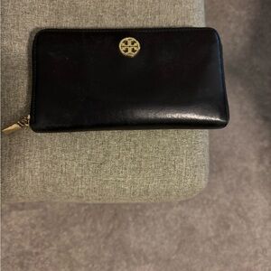 Tory Burch Black Leather Zip Wallet